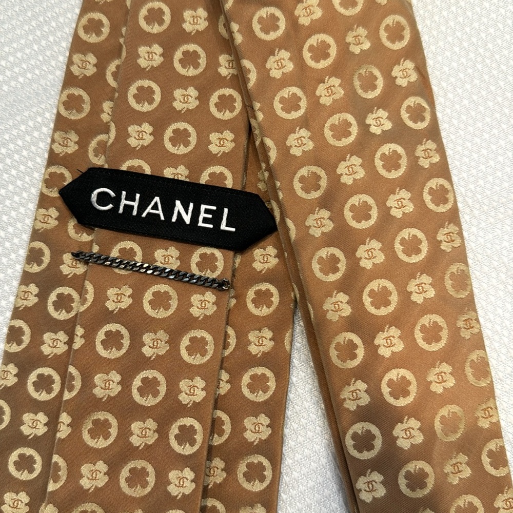 Authentic CHANEL men’s silk necktie - Picture 3 of 9